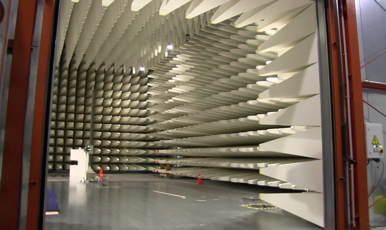 Large drive-in EMC test chamber with absorber-lined walls