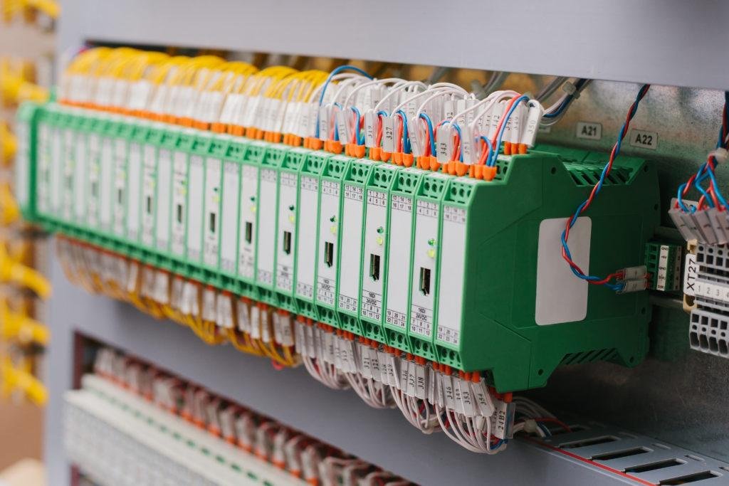 How to Choose an Industrial Switching Power Supply Without Risking Downtime? - Does the Power Supply Match Real System Demands?