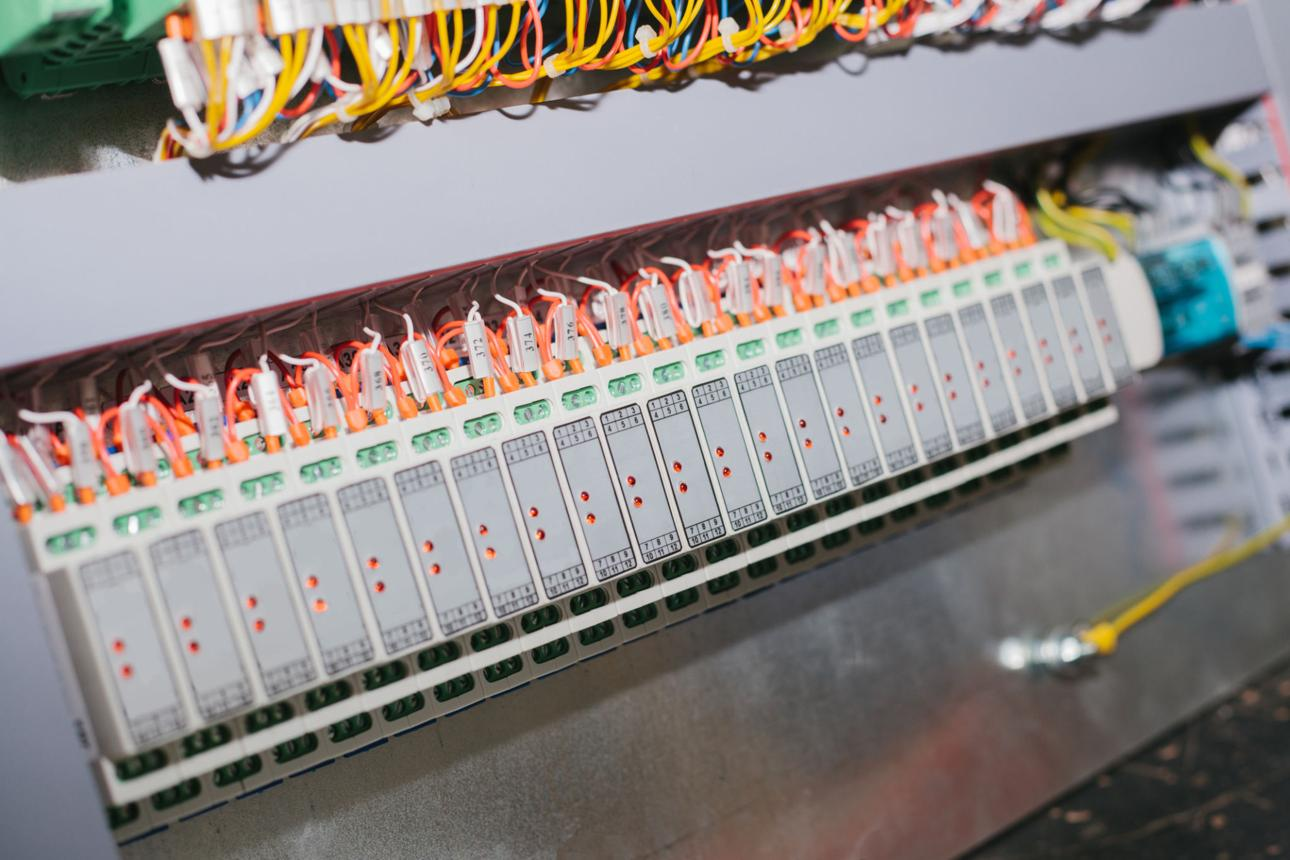 Isolated vs. Non-Isolated Power Supplies: How to Choose the Right Solution for Industrial Applications - The Efficiency Advantage of Non-Isolated Power Supplies