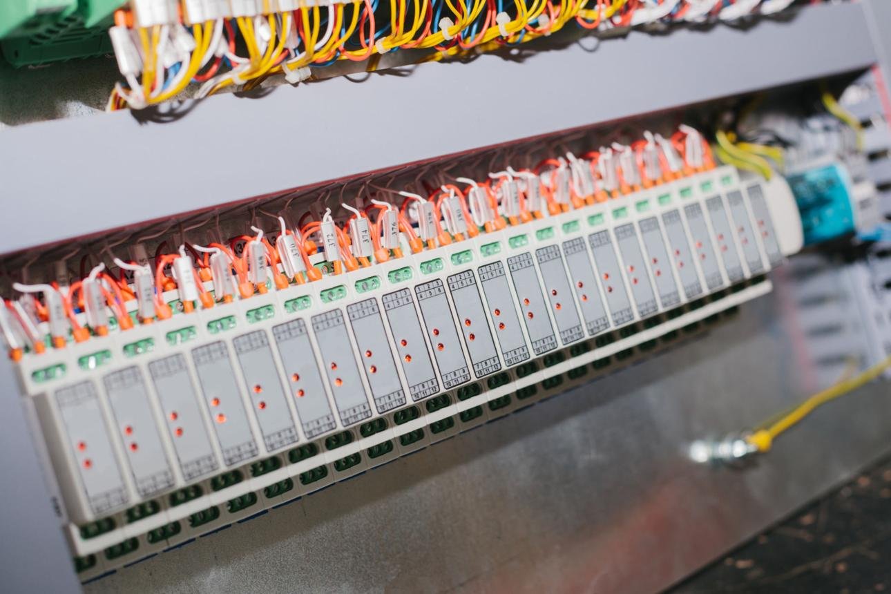 Why Switching Power Supplies Dominate Modern Power Systems - And How to Choose the Right SMPS for Your Application? - What Makes a Power Supply "Switching" - And Why Does It Matter?